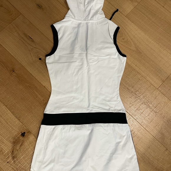 Guess activewear dress - Picture 2 of 3